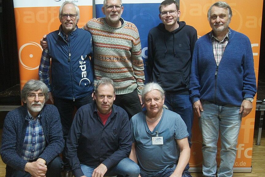 ADFC Vorstand: Unten v.l., Matthias Wüstefeld, Jürgen Hupe, Lux van der Zee; oben v.l., Peter Wolter, Peter Bruckmann, Lars Gremme, Manfred Döpper ADFC Vorstand: Unten v.l., Matthias Wüstefeld, Jürgen Hupe, Lux van der Zee; oben v.l., Peter Wolter, Peter Bruckmann, Lars Gremme, Manfred Döpper