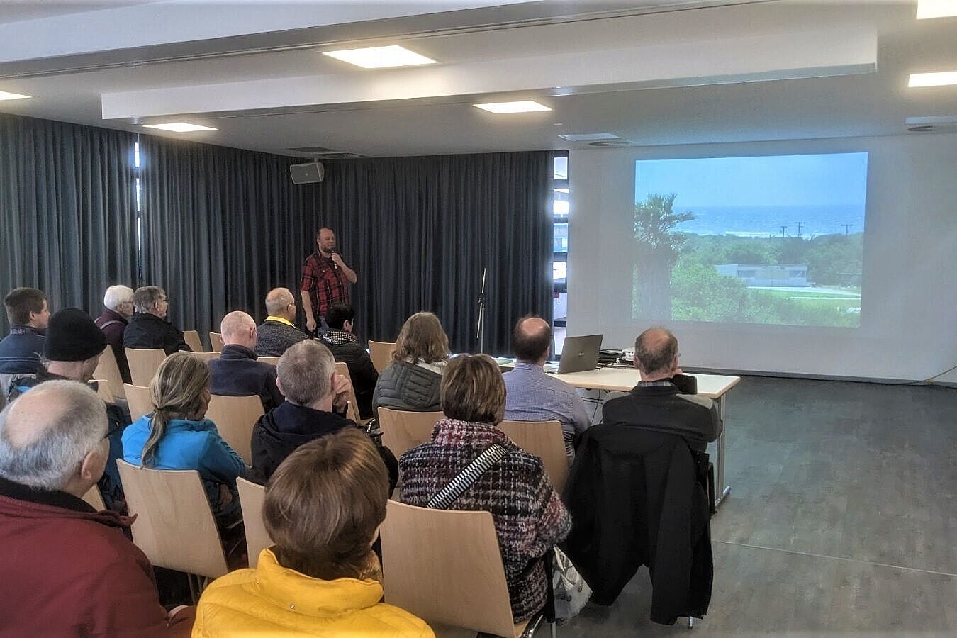 Patrick Pohl als Weltenbummler beim spannenden Radreisvortrag Patrick Pohl als Weltenbummler beim spannenden Radreisvortrag